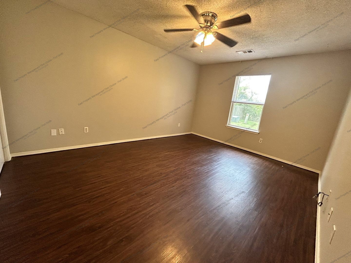 Building Photo - 1911 Whippoorwill Dr