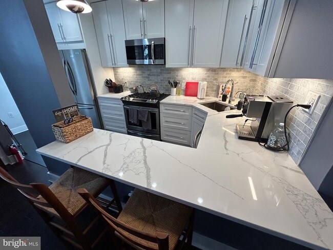 Building Photo - 939 Longfellow St NW