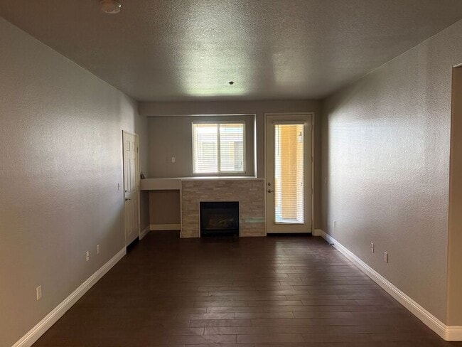 Building Photo - 41410 Juniper St