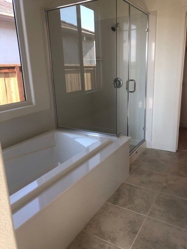 Building Photo - Single Story Stockton Home - Located in We...