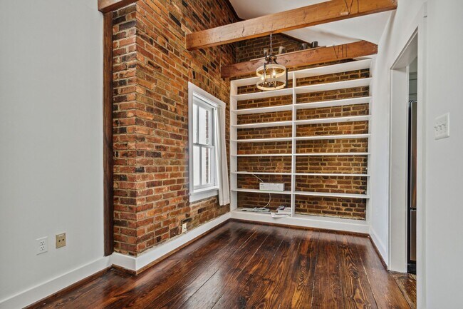 Building Photo - Available Now! Georgetown! Professionally Managed High End 1 Bed/ 1 Bath Condo