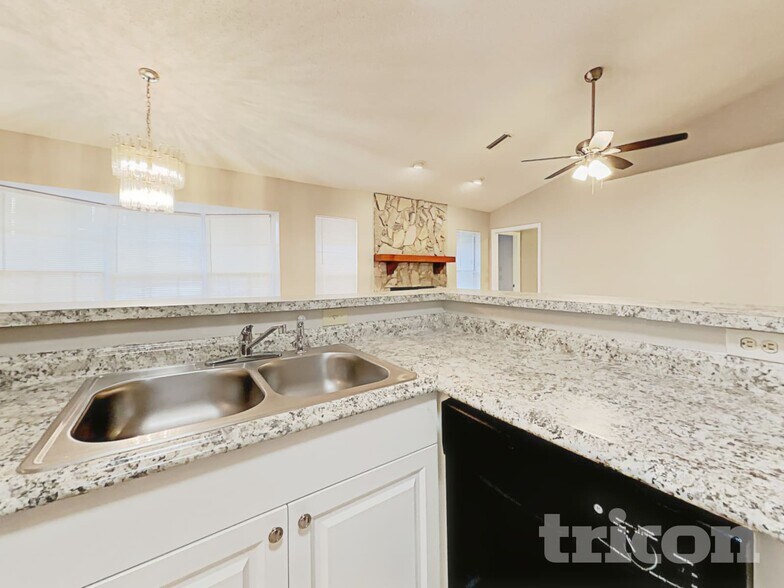 Building Photo - 14638 Coronado Dr