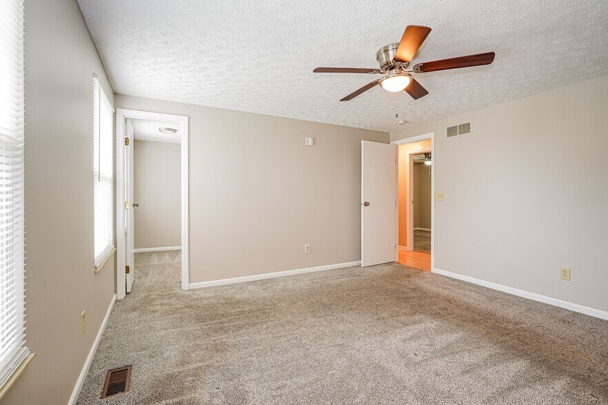 Building Photo - 3976 Maidstone Dr