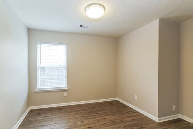 Building Photo - 8138 Sanders Glen Ln