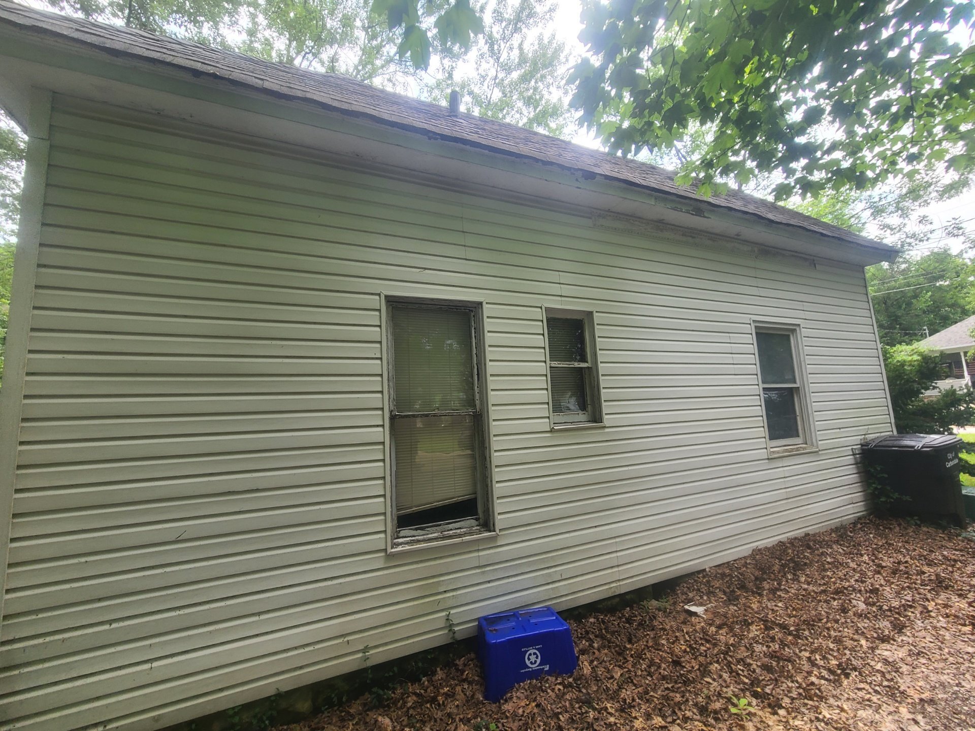 Building Photo - 615 N Almond St