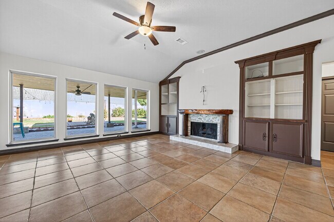 Building Photo - One of a kind home in Katy with large backyard and outdoor Oasis. With nearly 2300 sqft there's p...