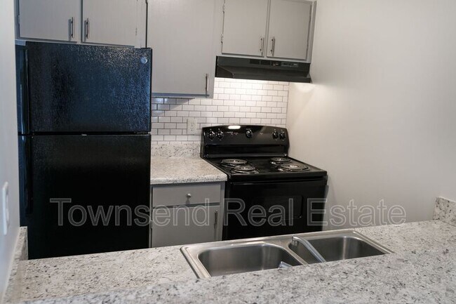 Building Photo - 5846 Century Oaks Dr