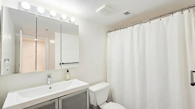 Building Photo - 525 S 900 E
