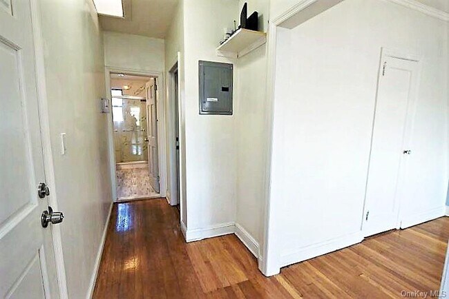 Building Photo - 42-10 50th Ave