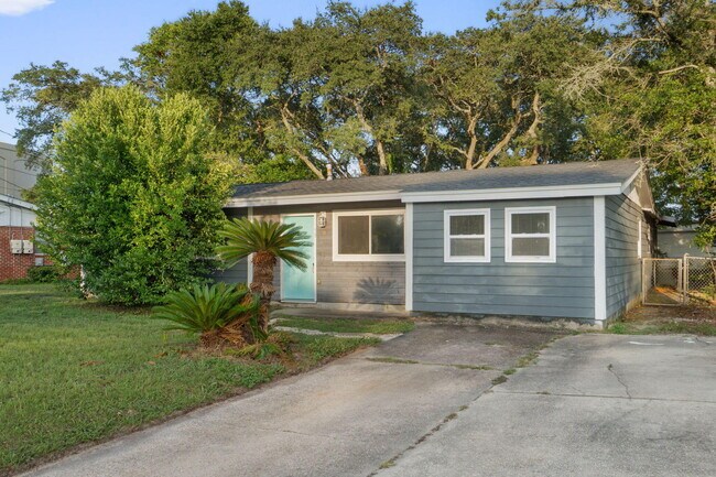 Primary Photo - 19 Eglin St