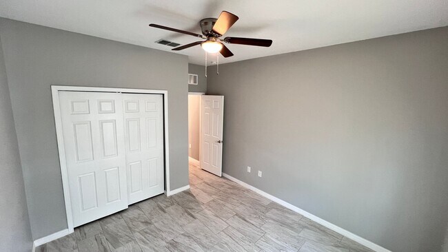 Building Photo - GORGEOUS Bedroom, 2 Bathroom Home in Palm ...