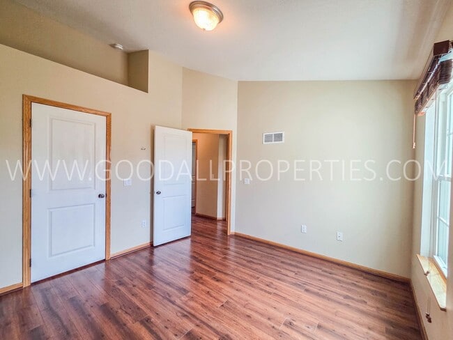 Building Photo - Beautiful 2BR Townhome in Ankeny – Great Location & Modern Features