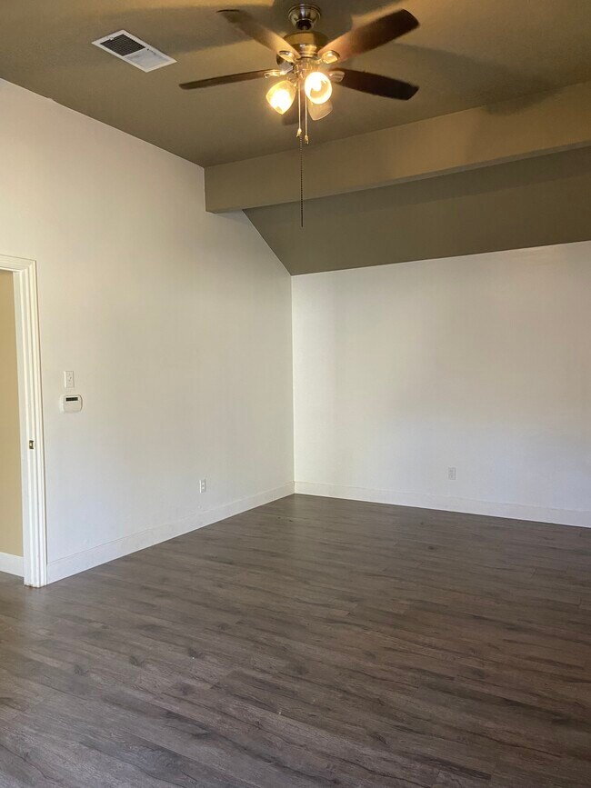 Building Photo - 3815 Oak Gardens Dr