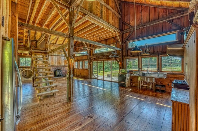 Building Photo - 398 Plains Rd