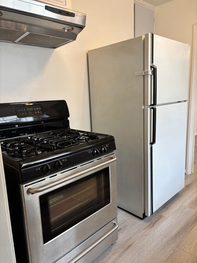 Building Photo - Charming Sherman Oaks Home!
