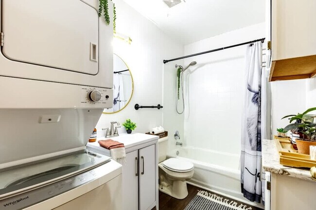 Building Photo - 1180 N High St