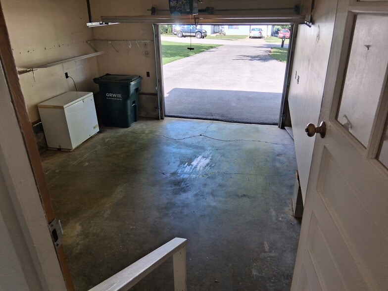 Building Photo - 1424 Hawkins Dr