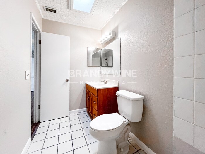 Building Photo - 3639 N Ride Dr