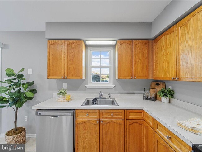 Building Photo - 564 Radford Terrace NE