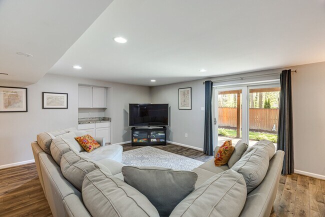 Building Photo - 5624 Kemp Ln