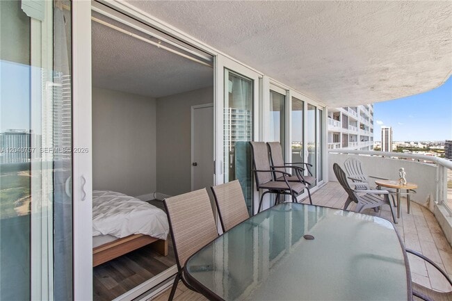 Building Photo - 1717 N Bayshore Dr