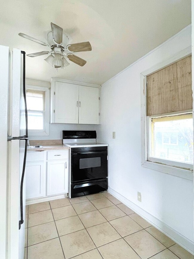 Building Photo - One Bedroom House with basement
