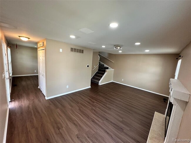 Building Photo - 41729 Broquet Dr