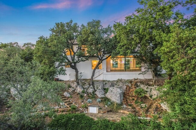 Building Photo - 9409 Bell Mountain Dr