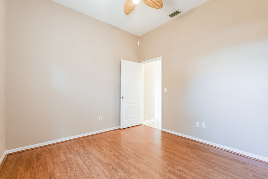 Building Photo - 12805 Woodbury Glen Dr