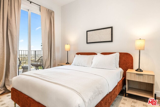 Building Photo - 8425 Hillside Ave