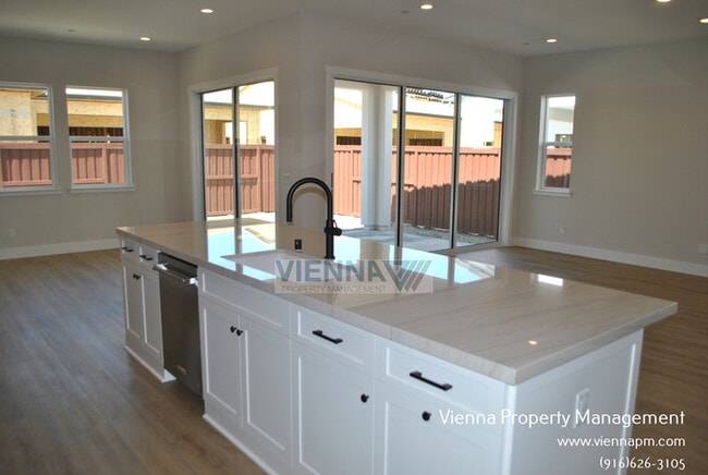 Building Photo - 3593 Deer Pk Dr