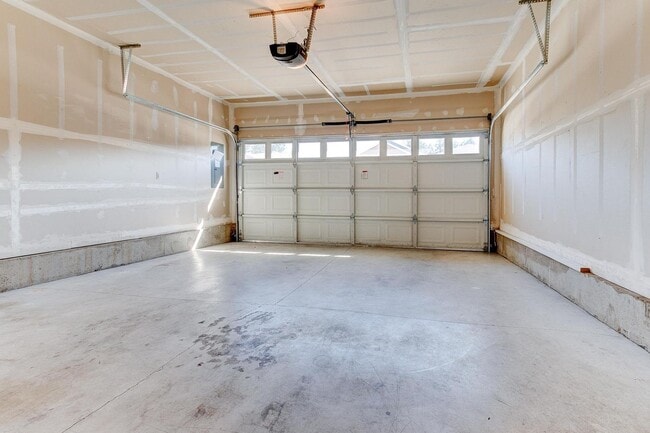 Building Photo - Beautiful Home!  Close to Downtown Hillsboro!