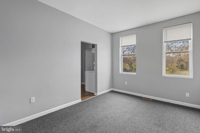 Building Photo - 1209 N Dukeland St