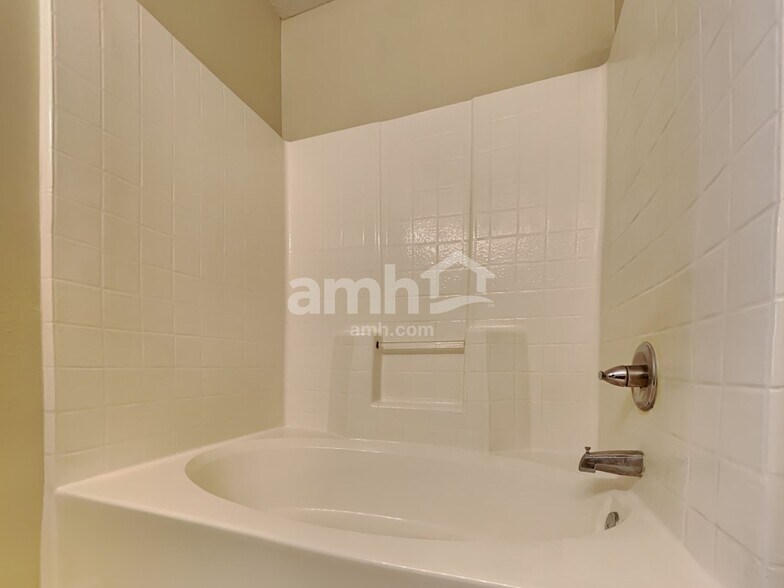 Building Photo - 11501 Brian Lakes Dr N