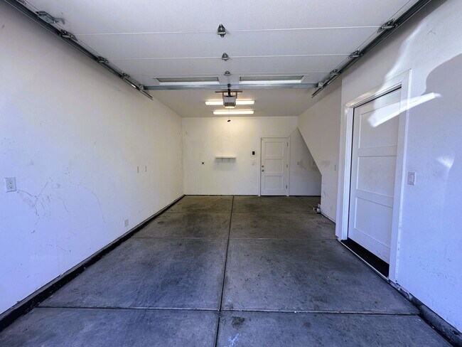 Building Photo - 2625 Nicasio Ln