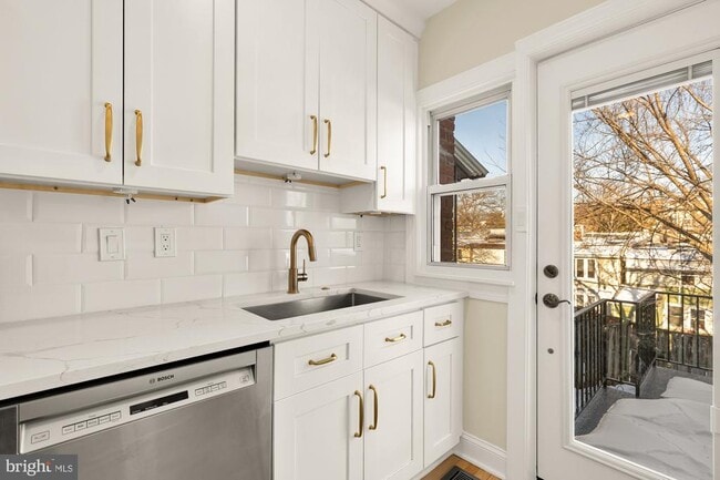 Building Photo - 2205 Observatory Pl NW