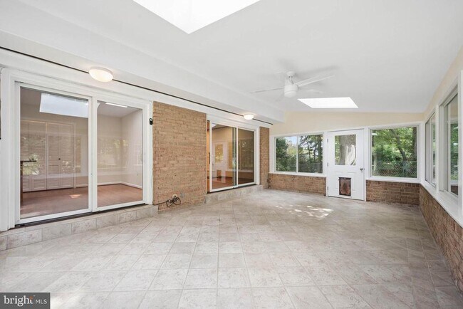 Building Photo - 7016 Hopewood St