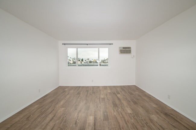 Building Photo - 932 South Westmoreland Avenue, Unit 308