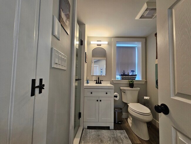 Building Photo - 90 Edgartown Rd