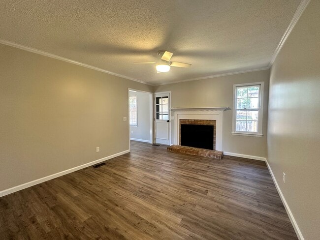 Building Photo - Adorable 3-Bedroom Home in the Heart of Cary with an Amazing Outdoor Space + Fenced Backyard!