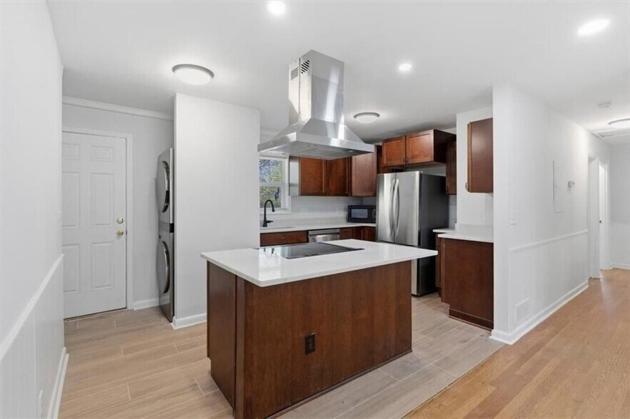 Building Photo - 2815 Carolyn Dr