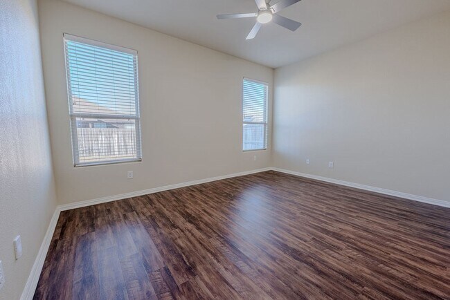 Building Photo - 7 Glass Ranch Rd