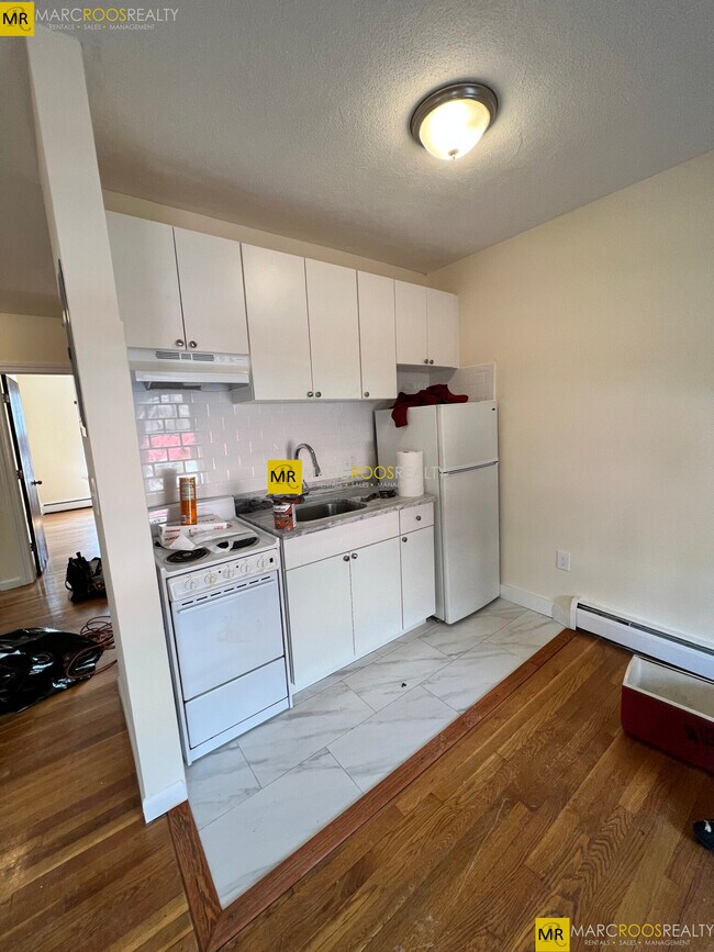 Building Photo - 176 North Beacon St