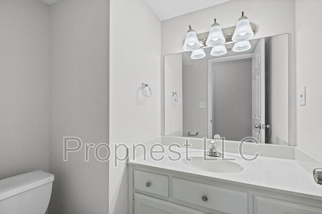 Building Photo - 807 Barrington Woods Cove