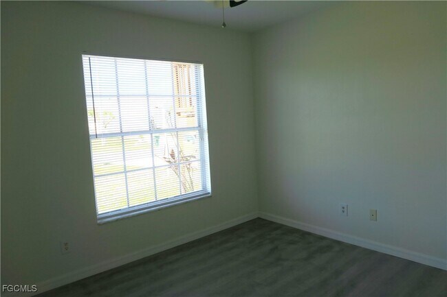 Building Photo - 2309 SE 5th Pl