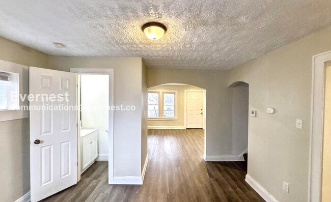 Building Photo - 1098 E 17th Ave