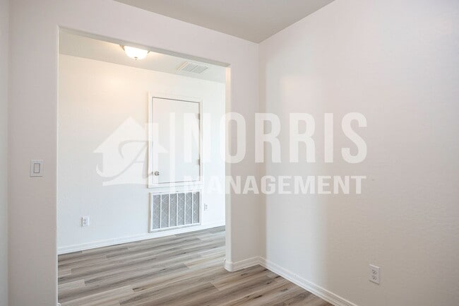 Building Photo - Beautiful Home, Perfect Location and Price