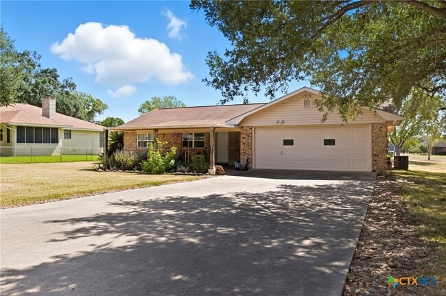 Primary Photo - 1307 Summit Dr