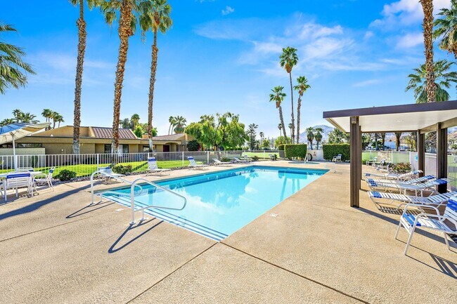 Building Photo - Spacious Two Bedroom Condo in Gated Commun...