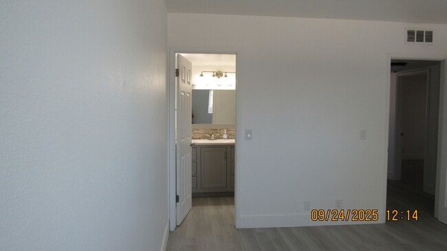 Building Photo - 3 bedroom 2 bathroom with Solar!!!!